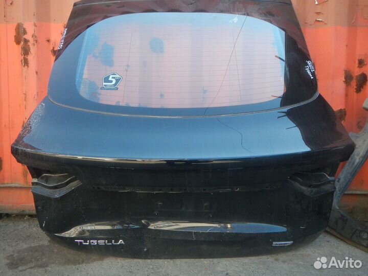 Стекло двери багажника Geely Tugella