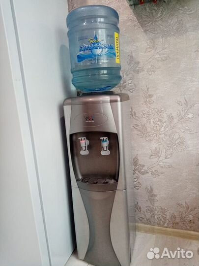 Кулер для воды напольный