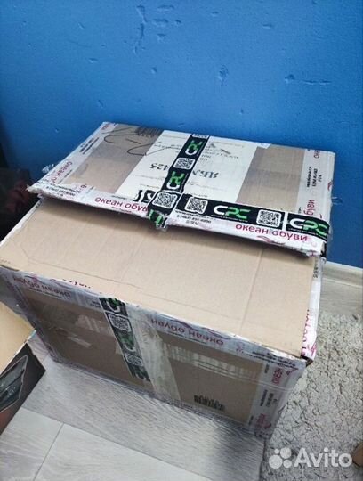 Коробка с видеокартам