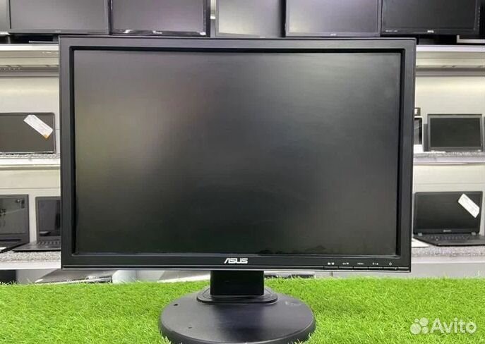 19 дюймов широкоформатные 1440х900 с кабелями