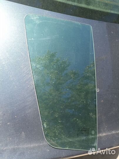 Стекло заднее правое Renault Sandero Stepway 2