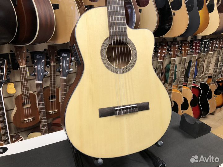 Классическая гитара со звукоснимателем Cort AC120C