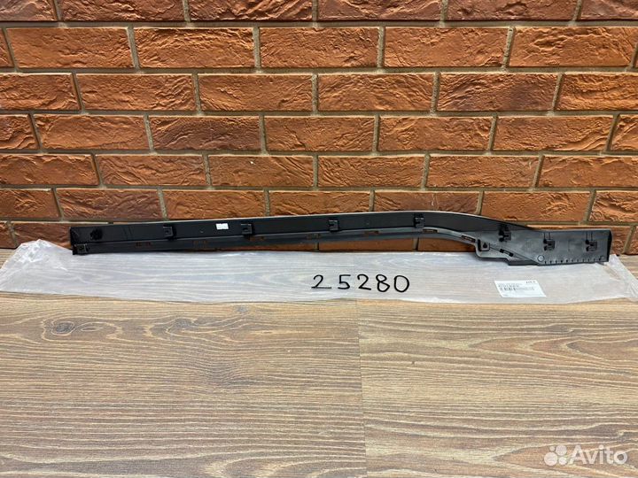 Накладка двери передней левой Kia Seltos 2019+