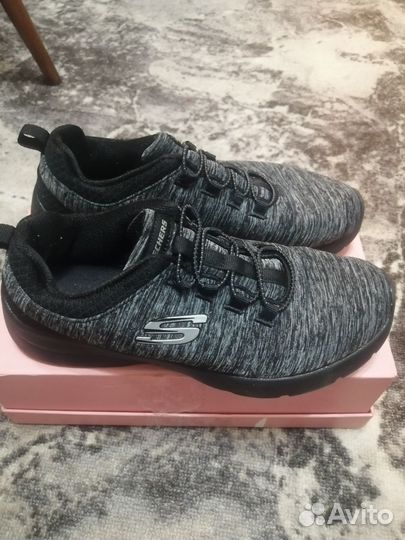 Кроссовки женские