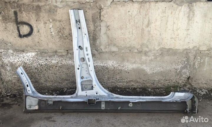 Стойка кузова средняя левая Volkswagen Touareg 7L