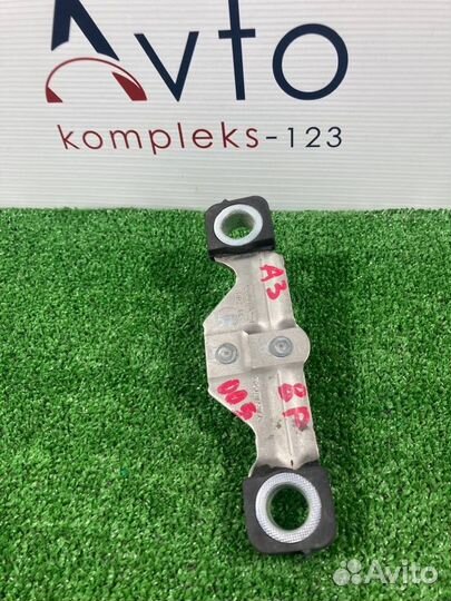 Ответная часть замка багажника Audi A3 8P CCZ 2009