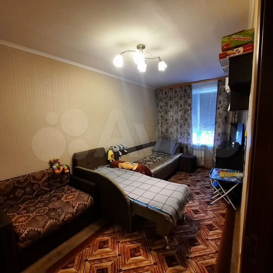 Доля в 1-к. квартире, 48 м², 4/5 эт.
