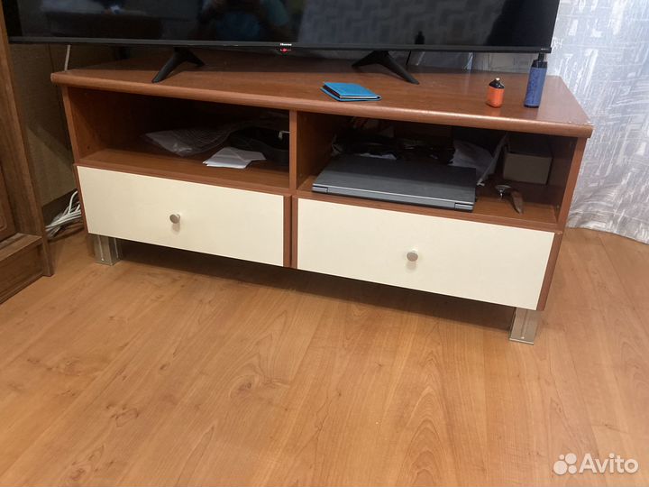 Продам тумбу под телевизор