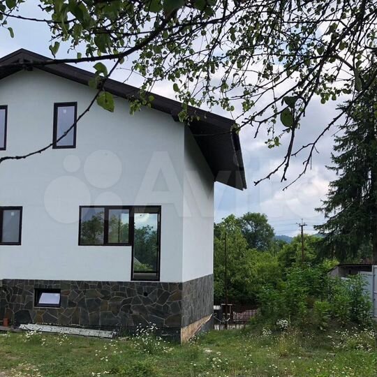 Коттедж 211 м² на участке 6 сот.