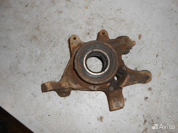 Кулак задний левый (Mercedes-Benz E-class)