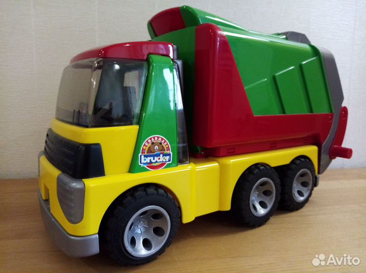 Мусоровоз Bruder с 2 лет