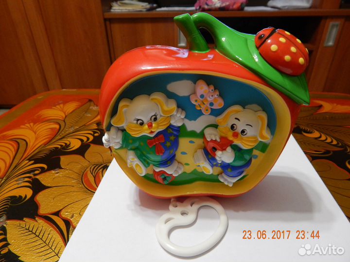 Музыкальная шкатулка-игрушка