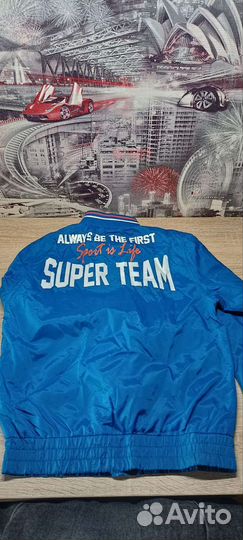 Куртка-ветровка