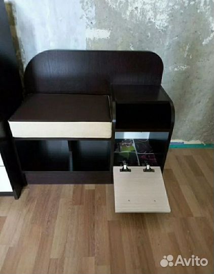 Банкетка с мягким сидением в прихожую