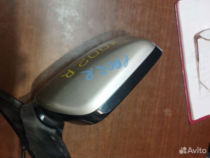 Боковое зеркало на Toyota