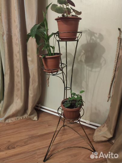 Подставки для цветов кованые