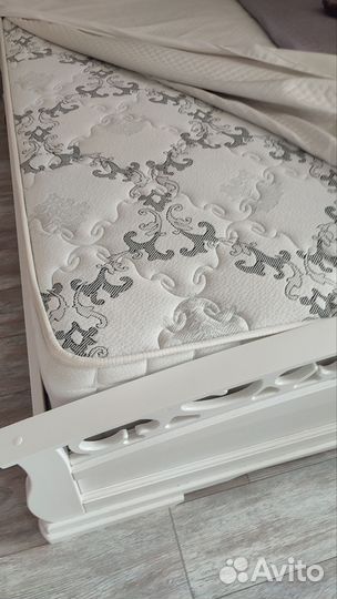Кровать двухспальная с матрасом