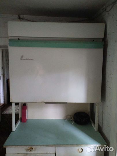 Подвесной холодильник Sarma