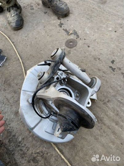 Кулак задний левый Bmw X5 E70