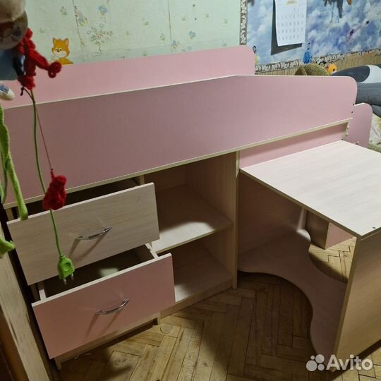 Детская кровать чердак со столом Б.У