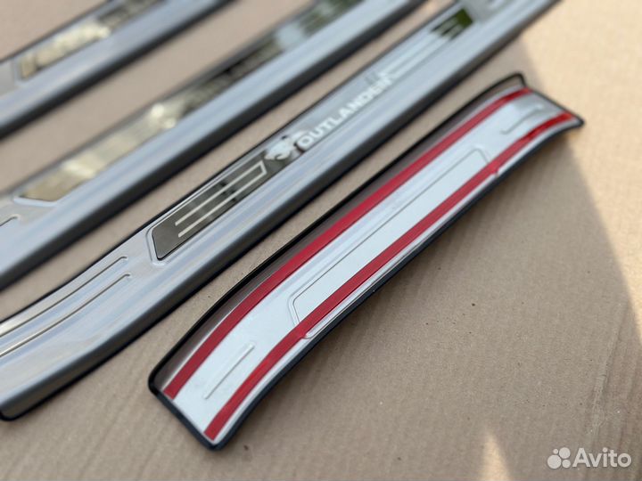 Mitsubishi Outlander 3 (12-23) накладки на пороги