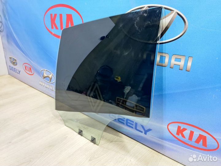 Стекло боковое двери Renault sandero Лев