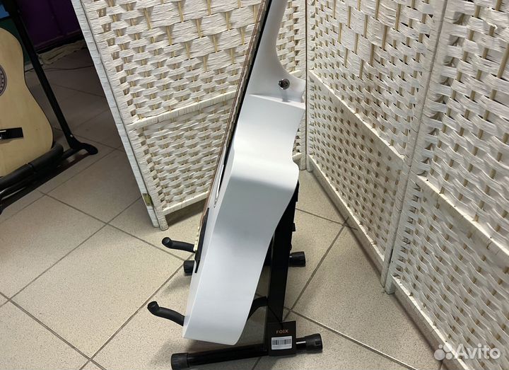 Гитара белая акустика