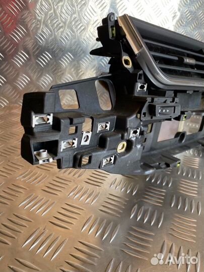 Дефлектор воздушный Audi Q7 4M cvmd 2016