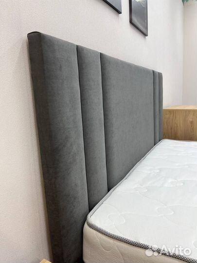 Кровать с матрасом 160х200