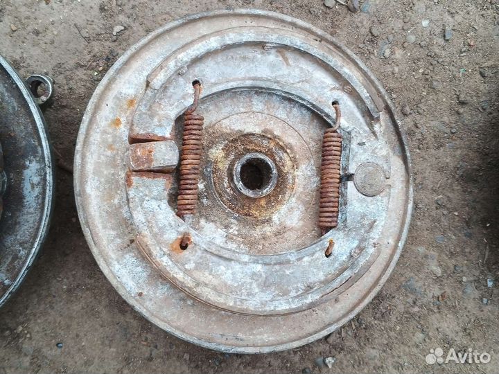 Тормозные опорники с колодками Восход Ковровец