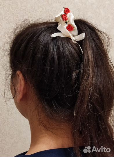 Стильные резинки для волос с розочками