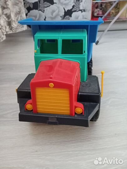 Игрушка самосвал