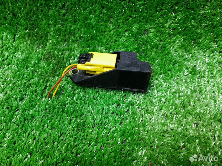 Боковой датчик удара Гольф 4
