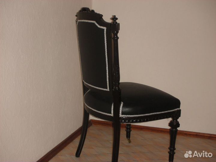 Стул старинный, мягкий