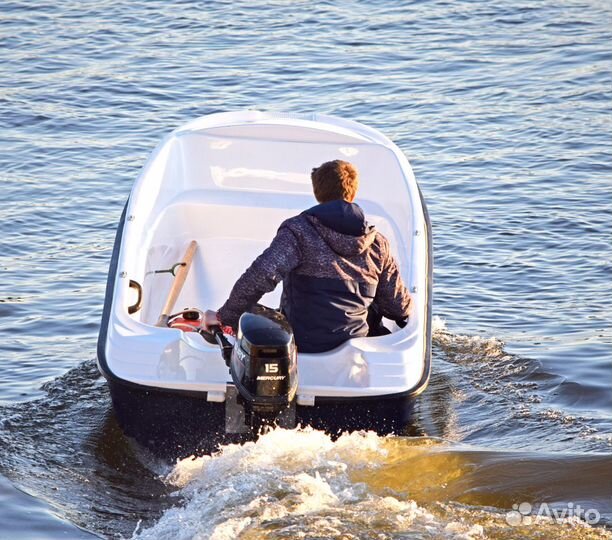 Новая моторная лодка Пингвин (тримаран) в наличии