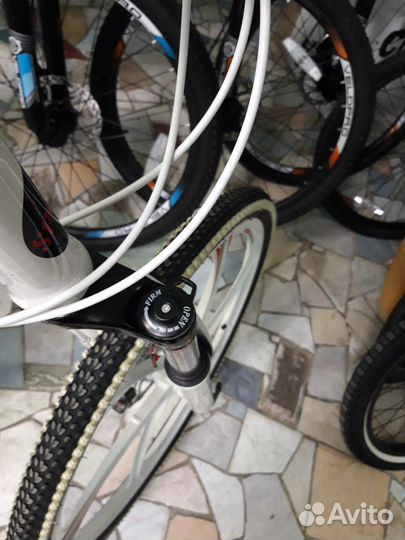 Велосипед BMW складной на белых дисках