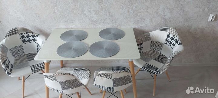 Комплект стульев Eames