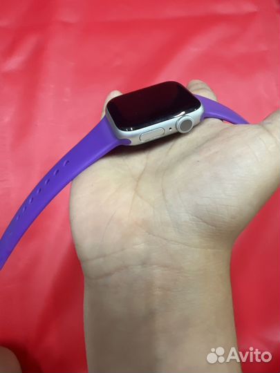 Apple watch 5 40 mm 1 ремешок в подарок и зарядка