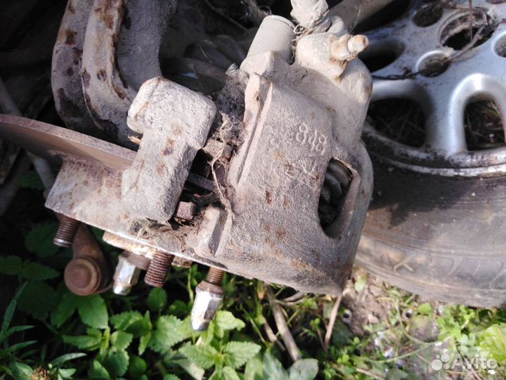 Суппорт передний тормозной Ford Fiesta 4