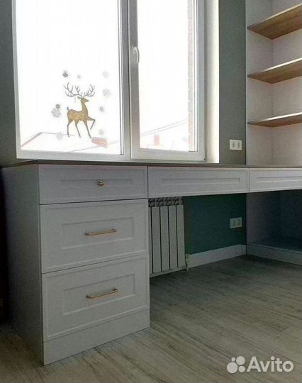 Рабочая зона со шкафом на заказ