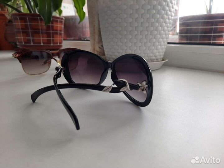 Солнцезащитные очки. Цена за обе пары
