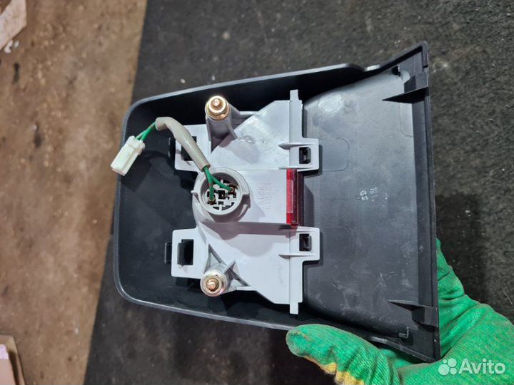 Стоп-сигнал Mitsubishi Lancer 9 4G18 2005