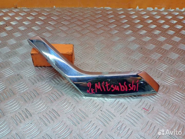 Накладка бампера нижняя передняя правая Mitsubishi