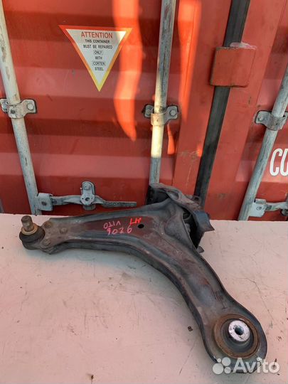 Рычаг передний нижний левый W638 V-class Vito