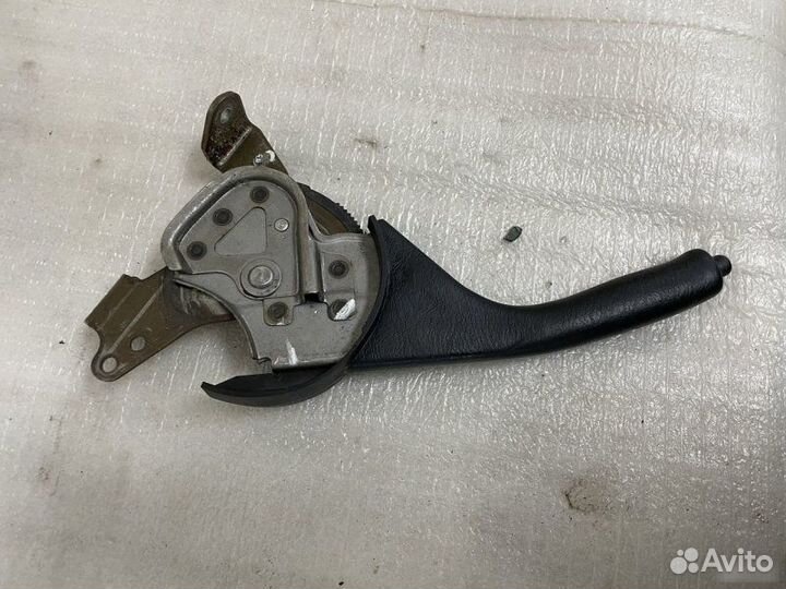 Рычаг стояночного тормоза Toyota Hilux