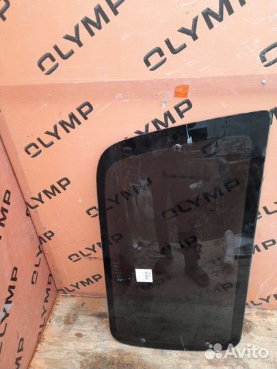 Стекло собачника левое Toyota Hiace Regius RCH47