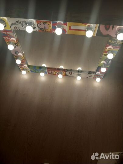Зеркало с лампочками