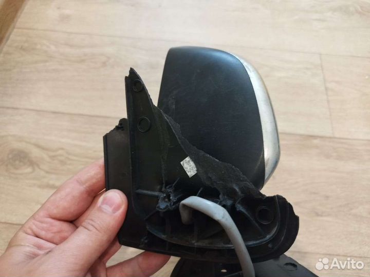 Боковое зеркало на Toyota Hilux