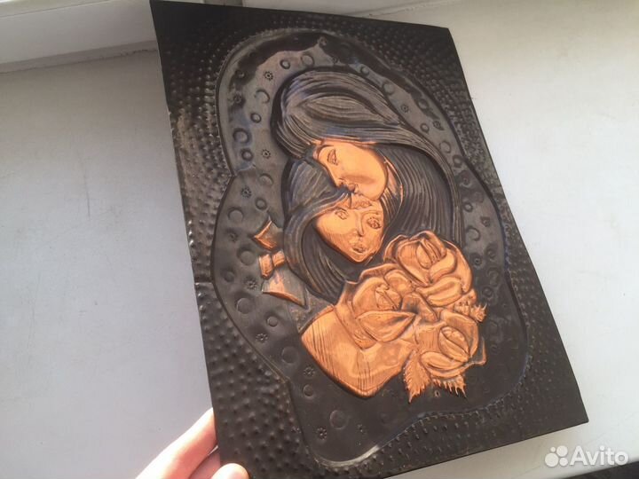 Панно чеканка мама и дочка