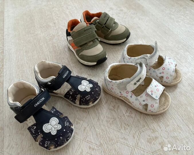 Босоножки и кроссовки для девочки 20р